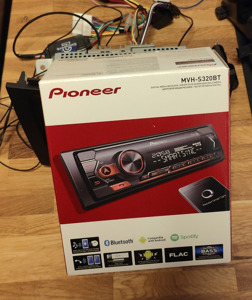 AM/FM radio, Pioneer, MVH-S320BT