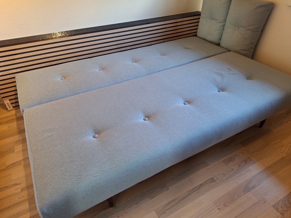 Sovesofa, Innovation Living, b: