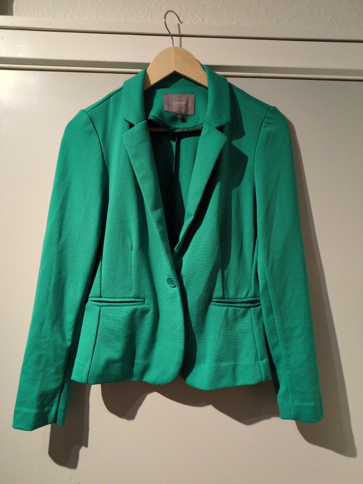 Blazer, str. 36, B.young