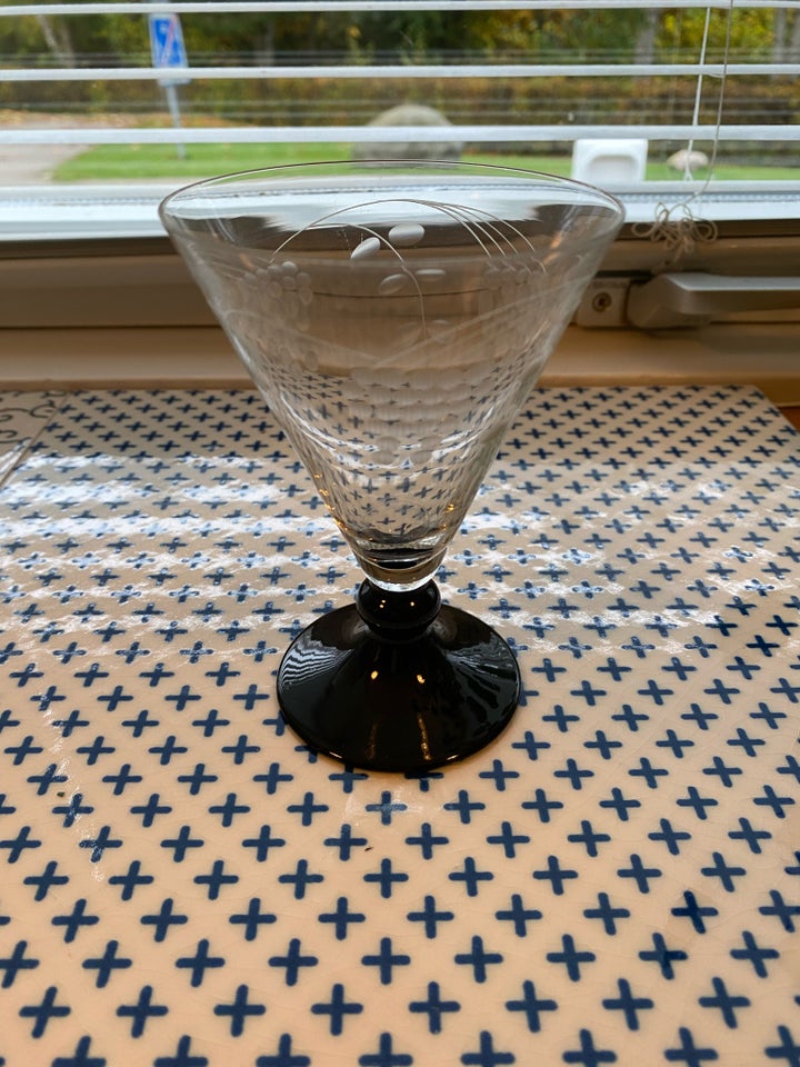 Glas, Ølglas og et enkelt vinglas,