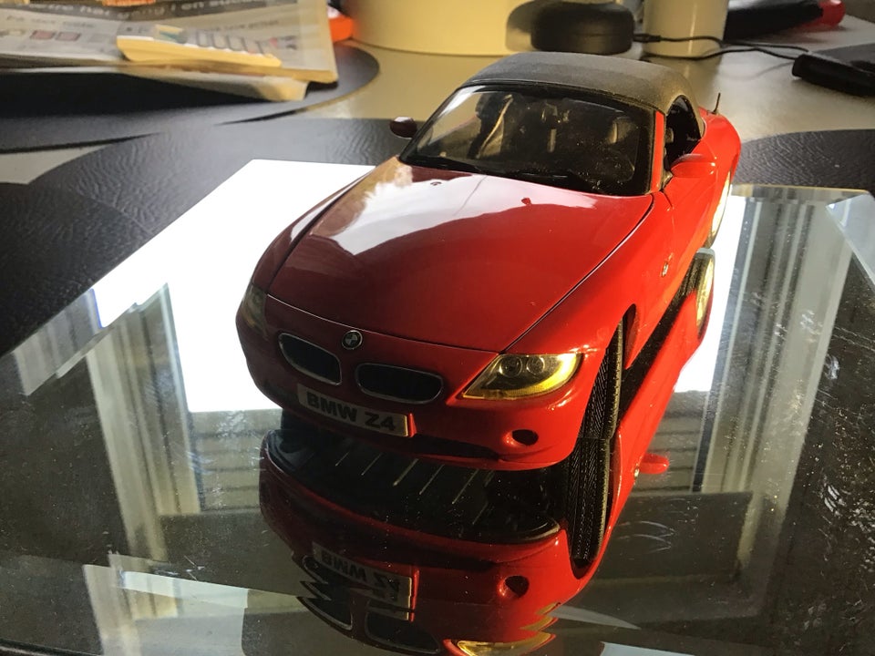 Modelbil, RICKO BMW Z 4, skala 1:18