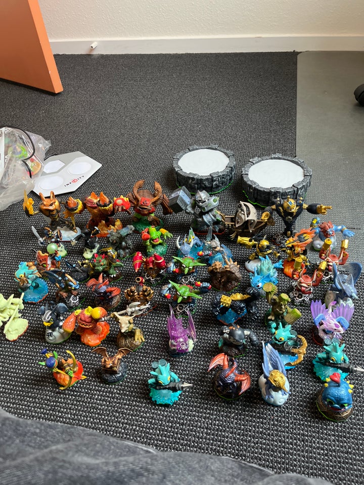 Andet, Skylanders figurer,