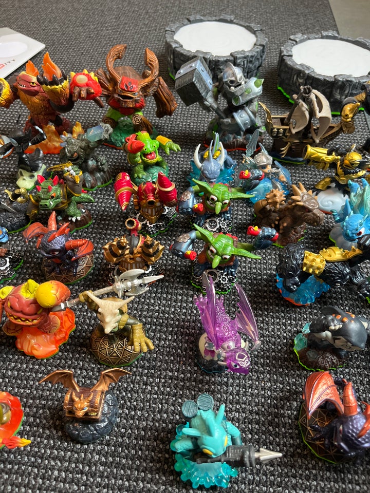 Andet, Skylanders figurer,