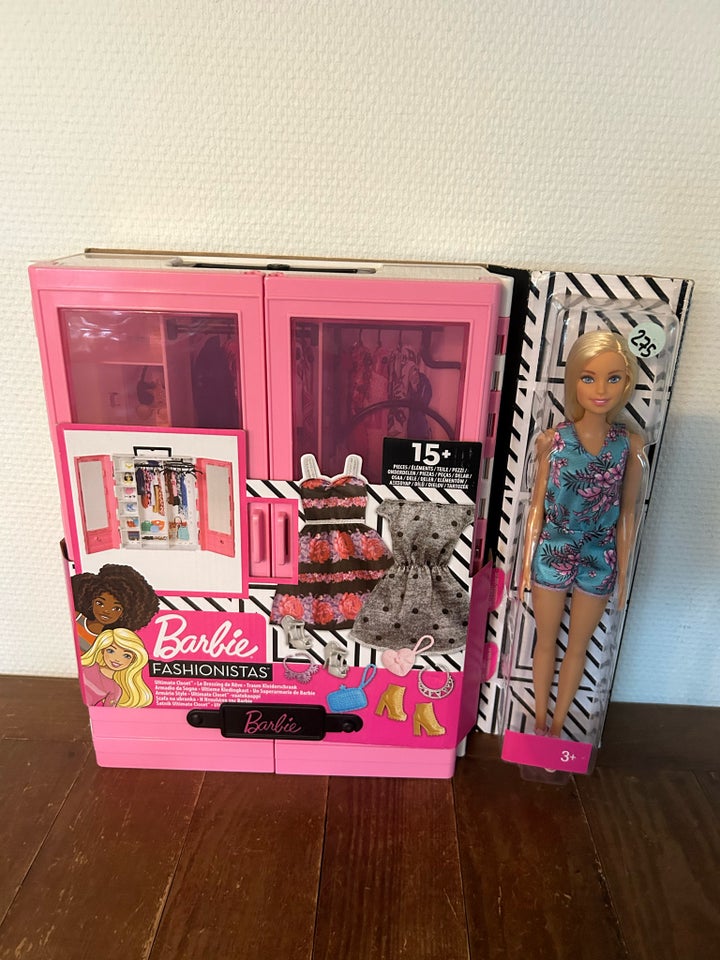 Barbie, Barbie klædeskab