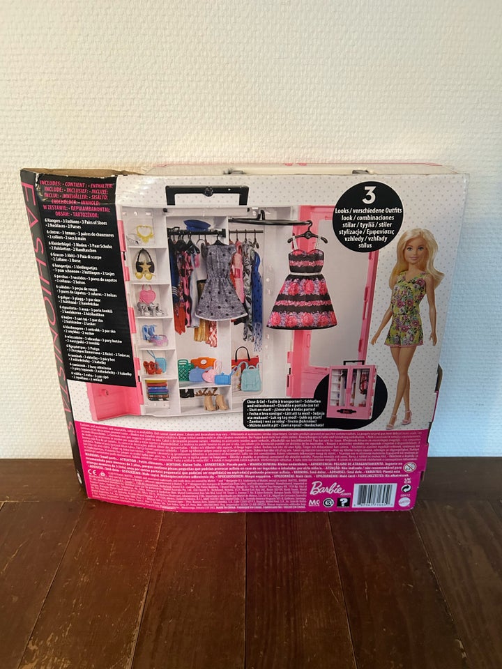 Barbie, Barbie klædeskab