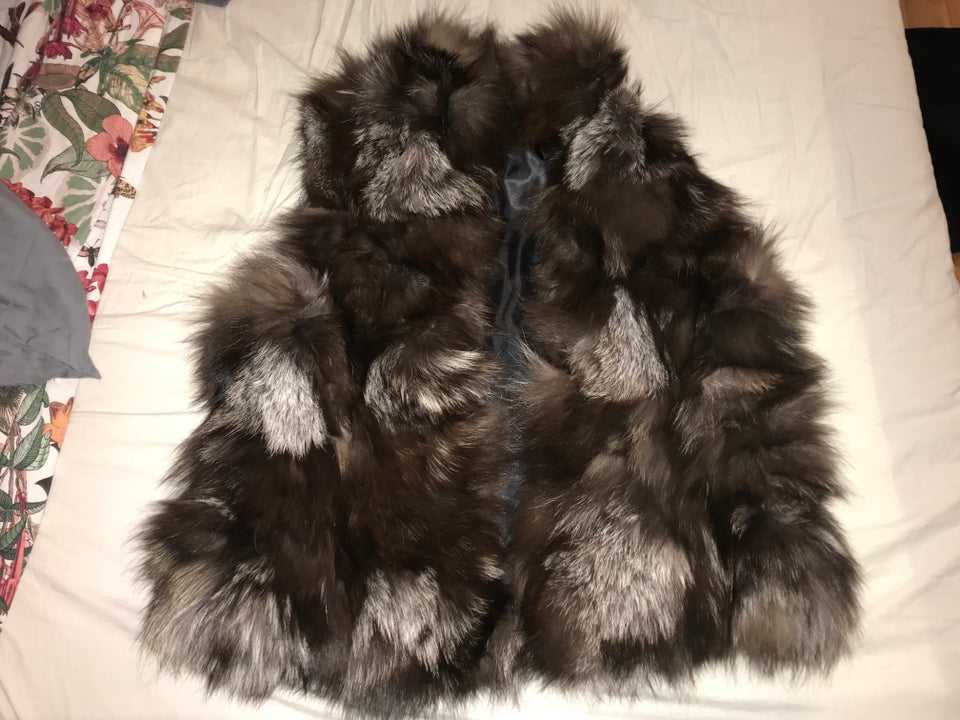 Vest, FUR LIVING , str. 42