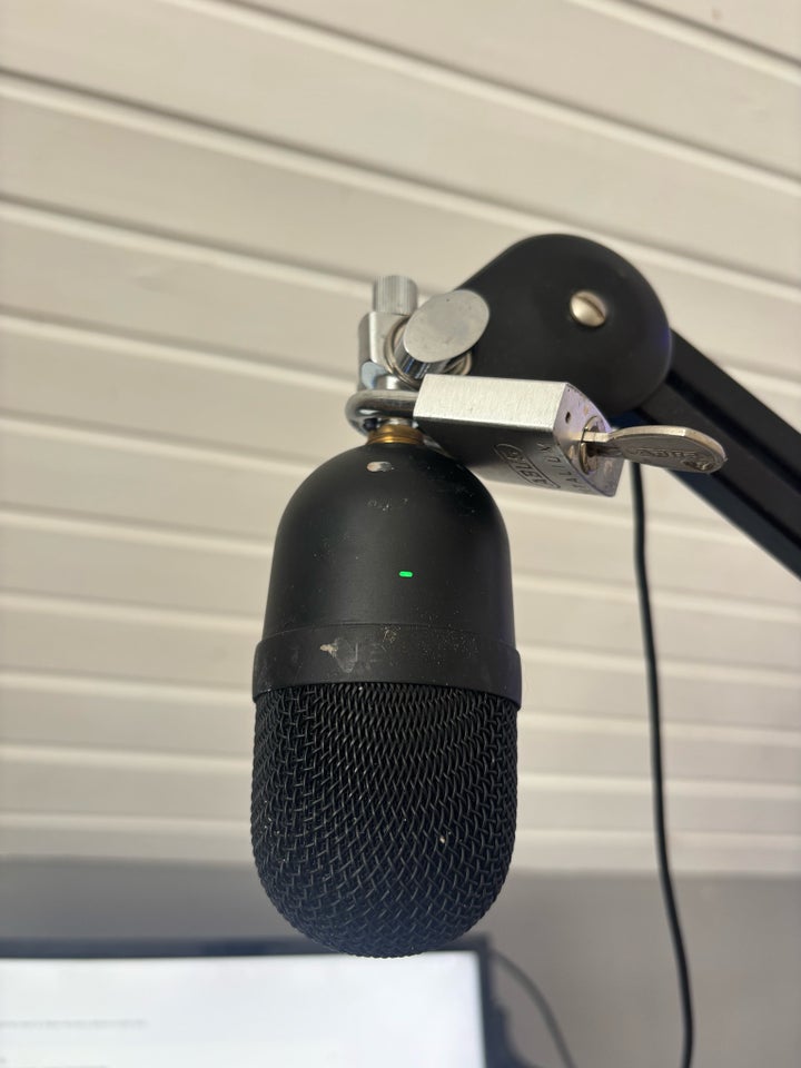 4900 Razer og corsair og røde, 4900