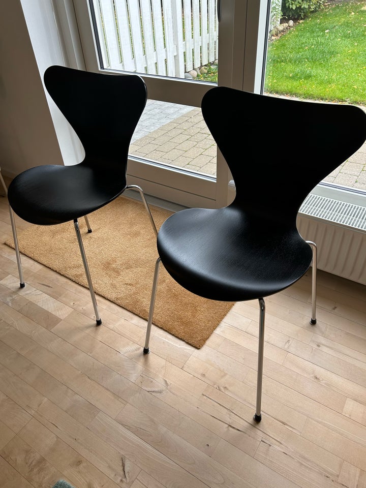 Arne Jacobsen, 3107/Syver stol,