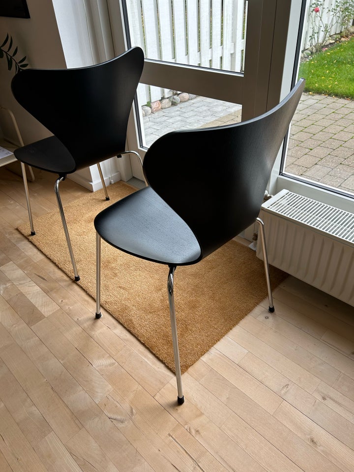 Arne Jacobsen, 3107/Syver stol,