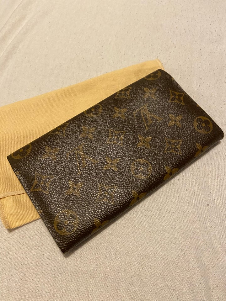 Pung, Louis Vuitton