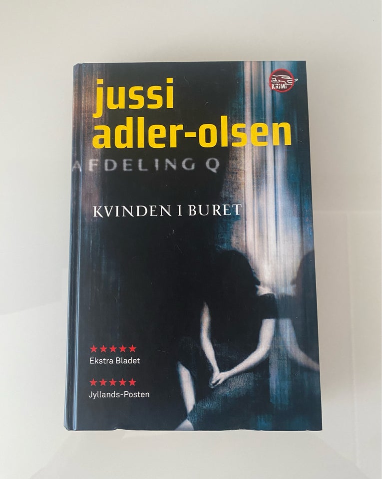 Kvinden i buret, Jussi