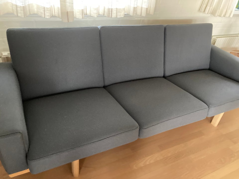 Wegner sofa