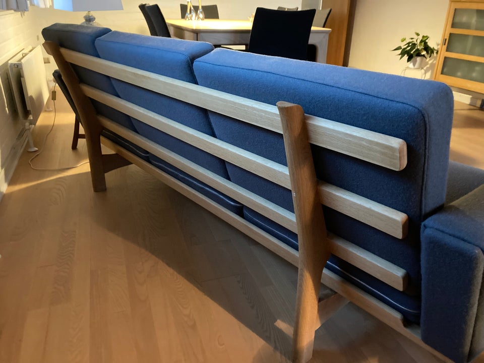 Wegner sofa