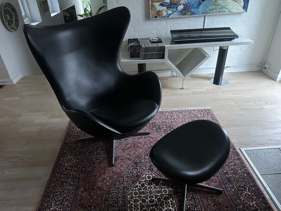 Arne Jacobsen, Ægget med skammel,