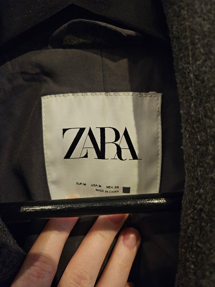 Frakke, str. 40, ZARA