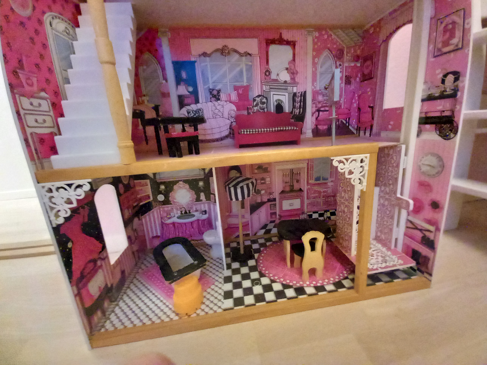 Barbie, Barbie dukkehus med Barbie