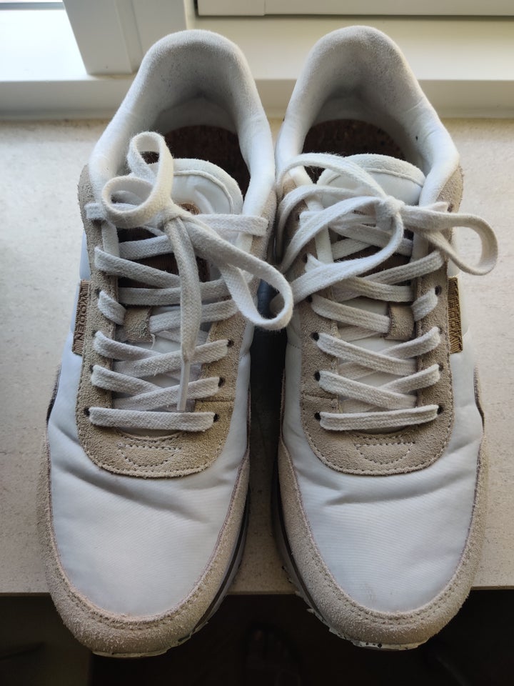 Sneakers, str. 39, Woden