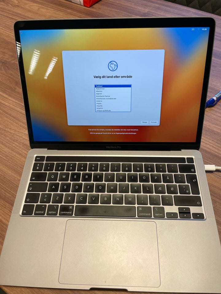 MacBook Pro 2020 32GB Ram 23GHz i7