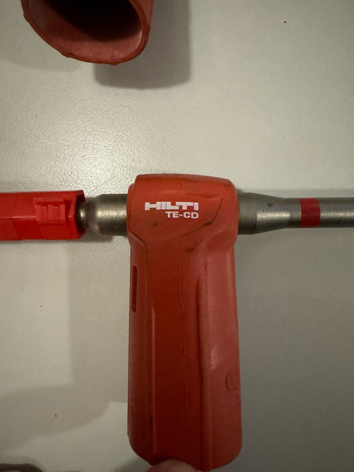 Beton sugebor, HILTI