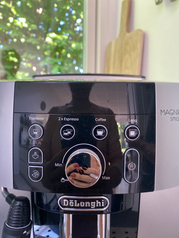 Kaffemaskine DeLonghi Magnofica