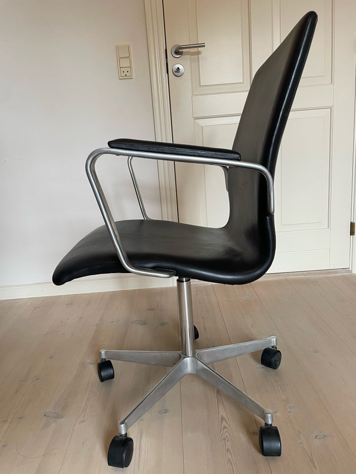 Arne Jacobsen Oxford Chair