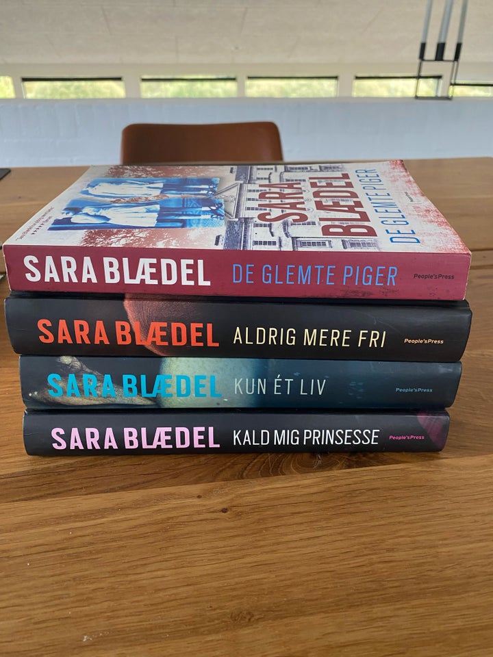 Flere, Sara Blædel, genre: krimi og