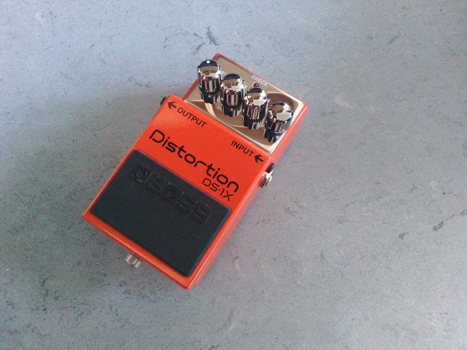 Fodpedal , Boss Distortion DS-1X