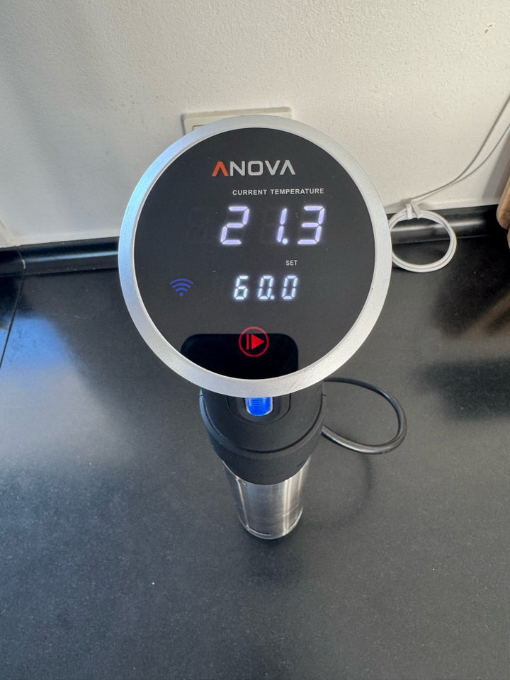 Anova 900w sous vide stav, Anova