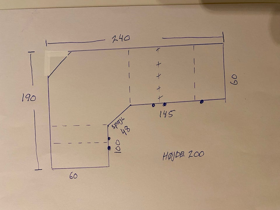 Klædeskab Dan om b: 240 d: 60