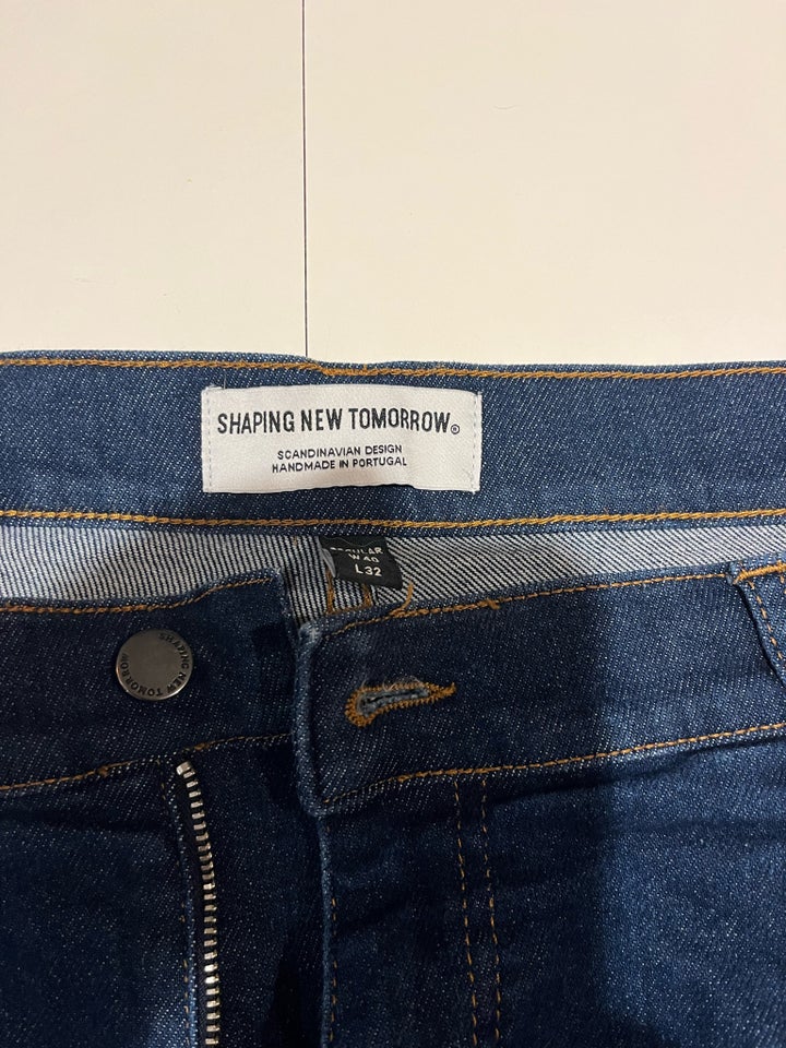 Jeans, Shaping New tomorrow, str.