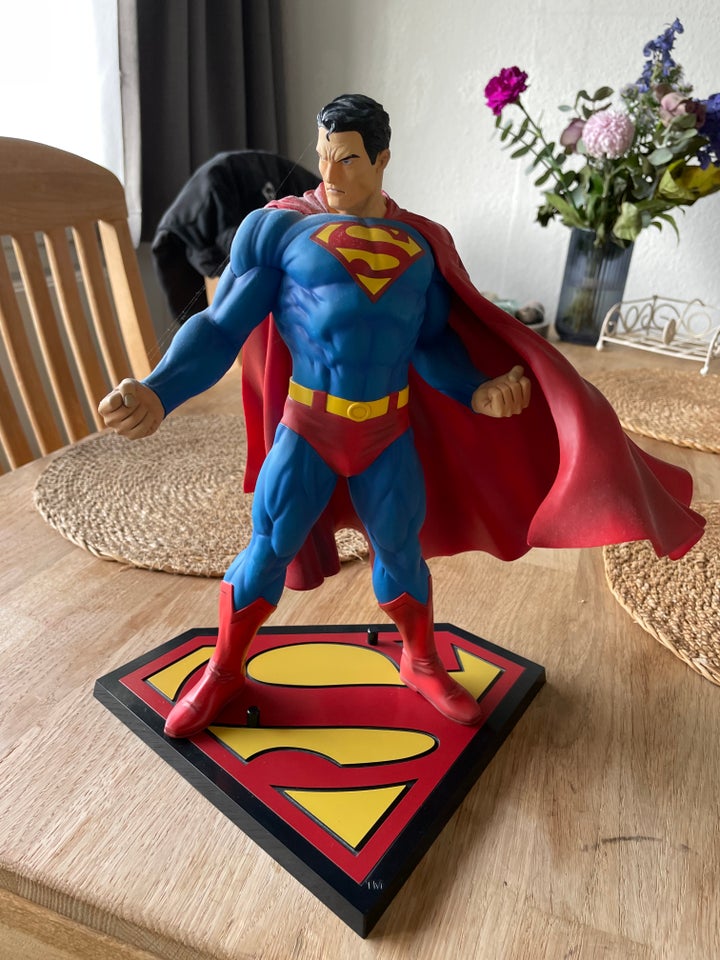 Superman statue, Kotobukiya