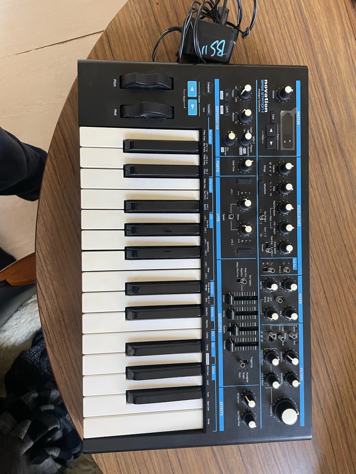 Synthesizer, Novation Bass