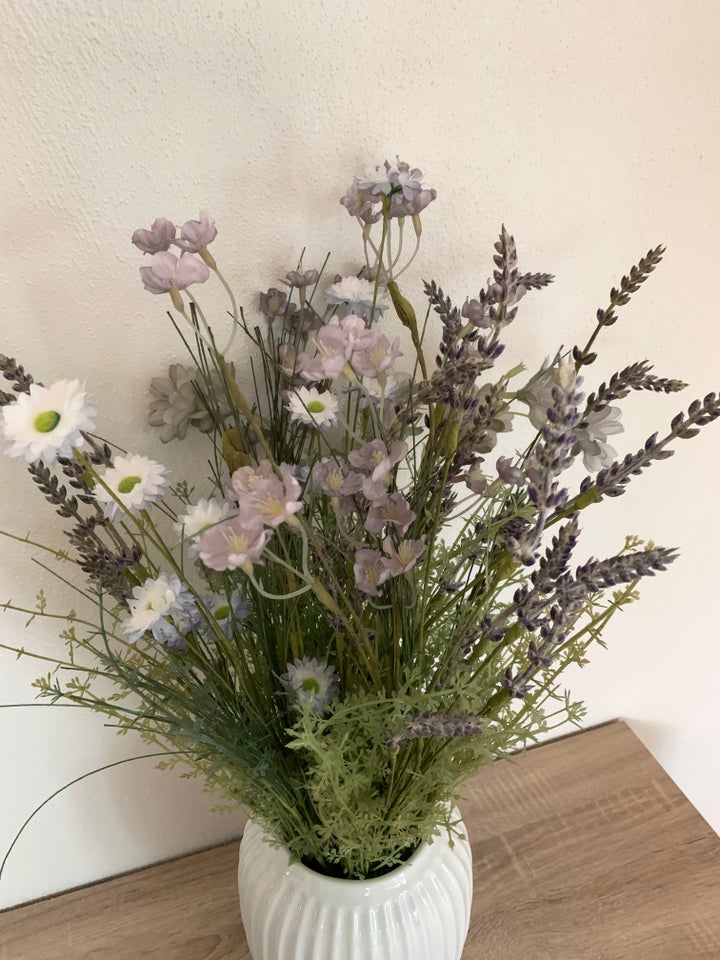 Buket af kunstige blomster