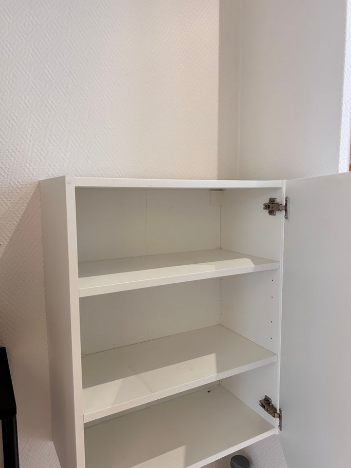 Vægskab Ikea b: 60 d: 32 h: 75