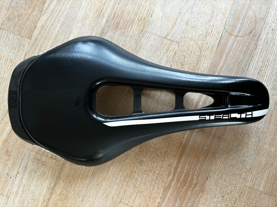 Sadel, Pro stealth Carbon sadel