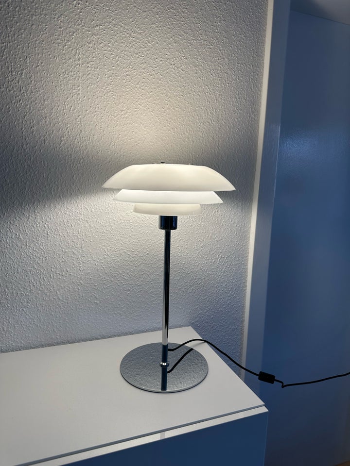 Bordlampe, Dyberg Larsen