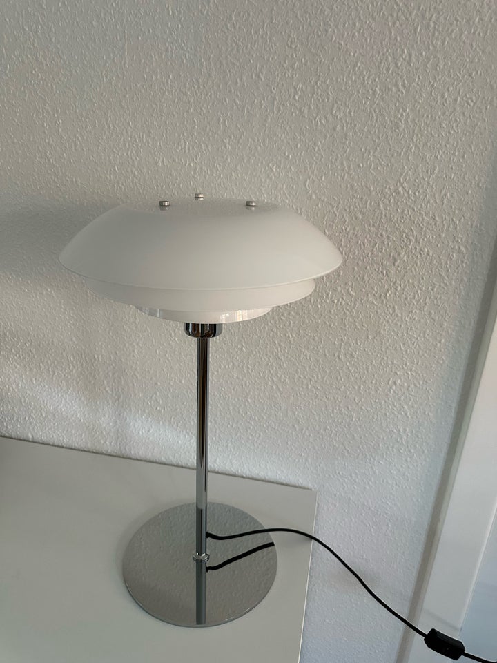 Bordlampe, Dyberg Larsen