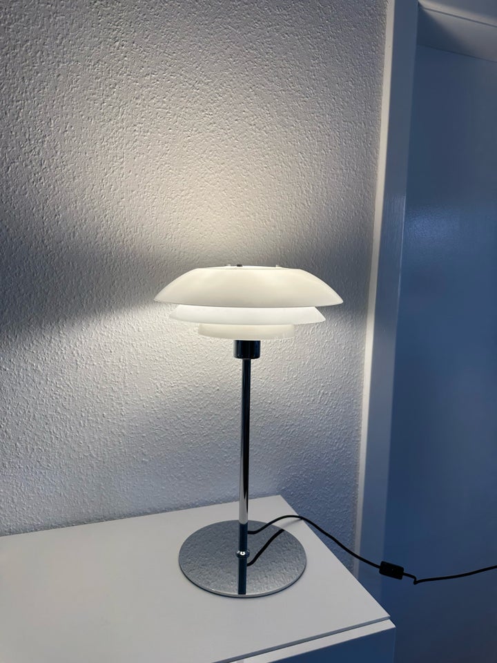 Bordlampe, Dyberg Larsen