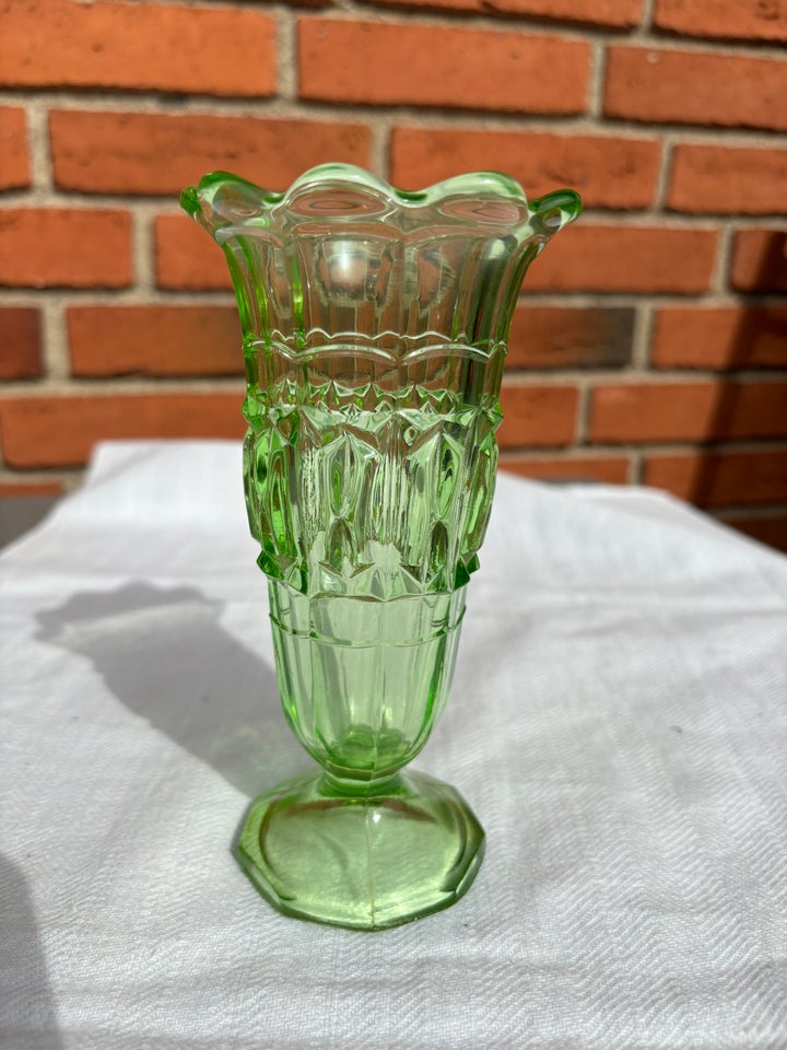 Glas Grøn Vase - presset glas