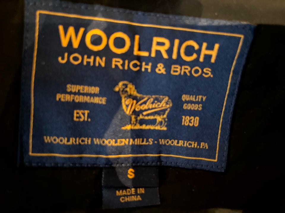 Frakke, str. S, Woolrich