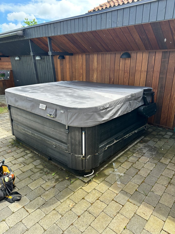 Spabad Jacuzzi J300