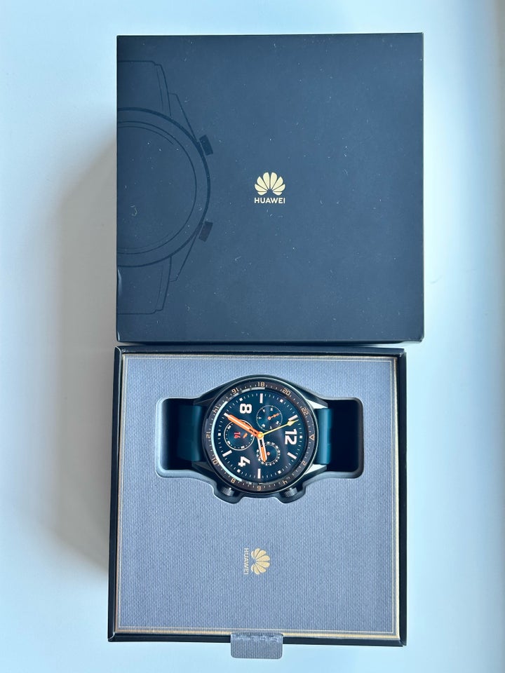 HUAWEI P30 og Huawei GT smartwatch