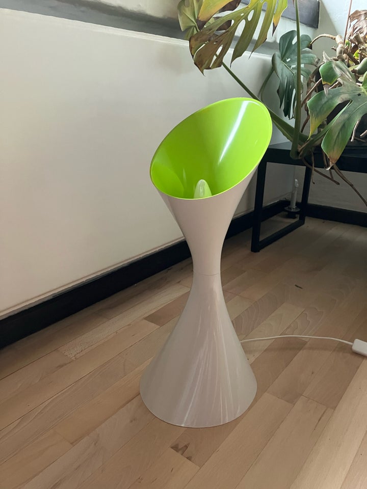 Arkitektlampe, Lily table lamp