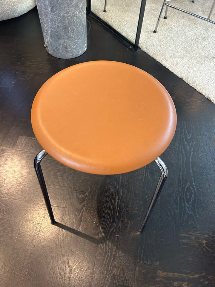 Fritz Hansen Dot Skammel