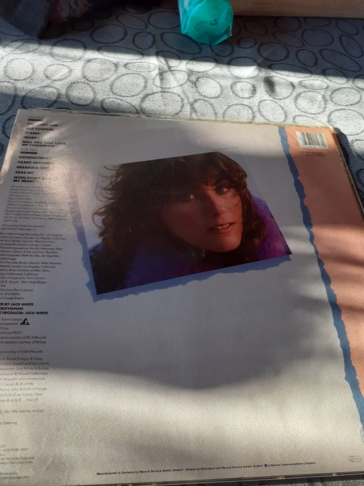 LP, Laura Branigan, Selv control