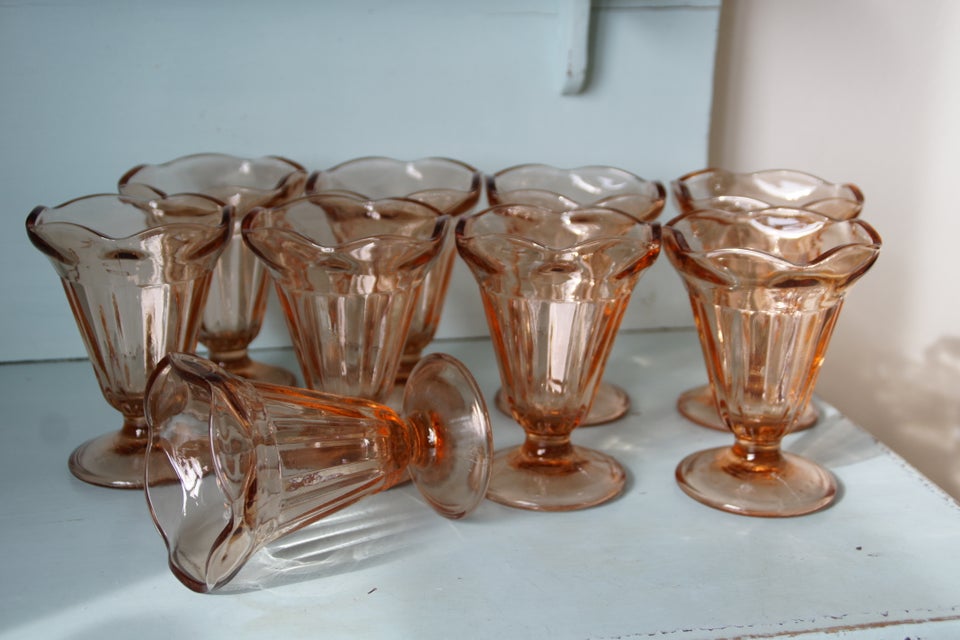 Glas 9 laksefarvede portionsglas