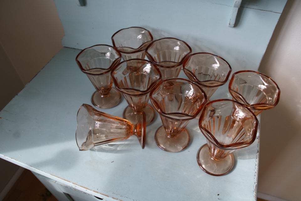 Glas 9 laksefarvede portionsglas