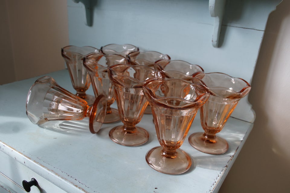 Glas 9 laksefarvede portionsglas