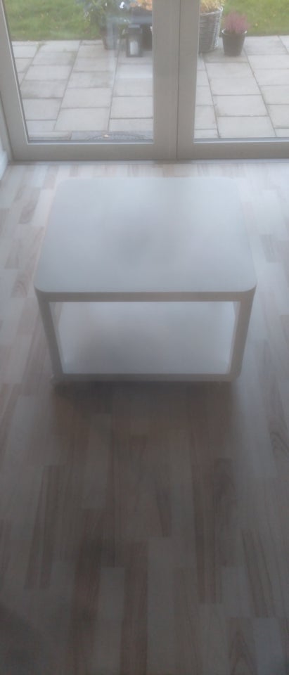 Sofabord, Ikea Tingby, b: 64 l: 64 h: