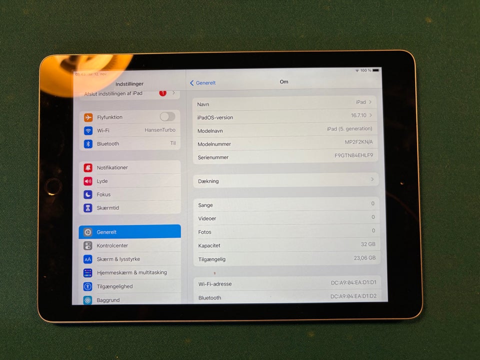 iPad 5, 32 GB, sort